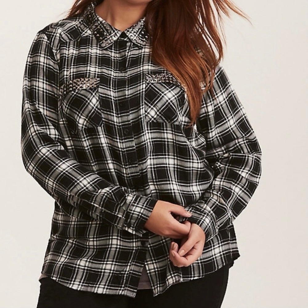 Torrid‎ Black & White Plaid Studded Button Up Camp Shirt Size 1X Goth Grunge